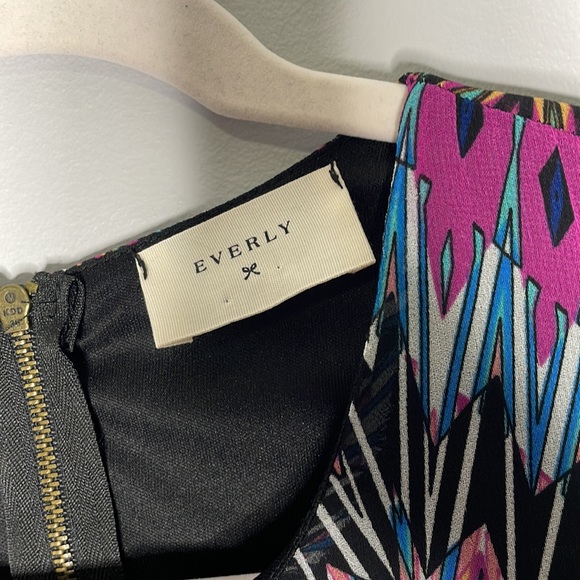 Everly Sleeveless Blouse - Picture 3 of 6